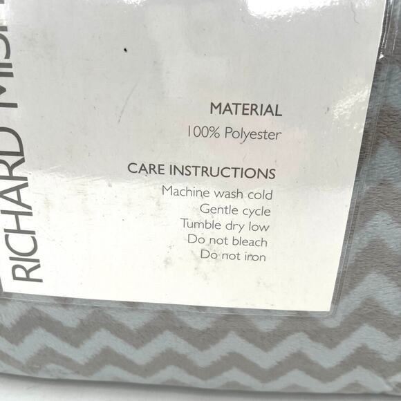 Richard Michaan Queen / Full fleece zigzag chevron soft plush blanket - Picture 6 of 6